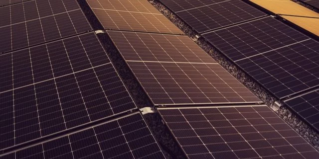 Майбутнє сонячної енергетики: японські вчені створили унікальну молекулу для гнучких панелей